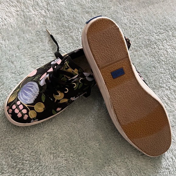 Keds shoes, size 7.5 women - Picture 3 of 5